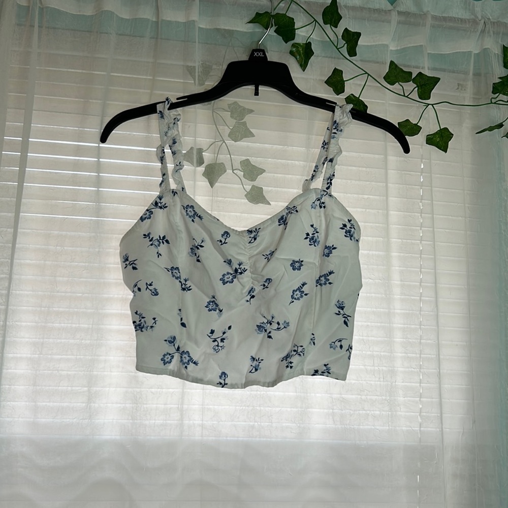 White With Blue flower Design, Tank Top, Hollister, Crop Top, Size Medium